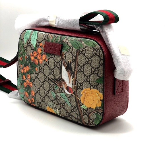 βSOLDβGucci Tian Supreme Medium Camera Crossbody - Picture 2 of 8